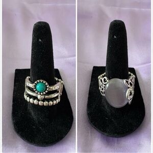 Lot of 2 stretch rings. EUC turquoise color stone and purple stone. Fits most
